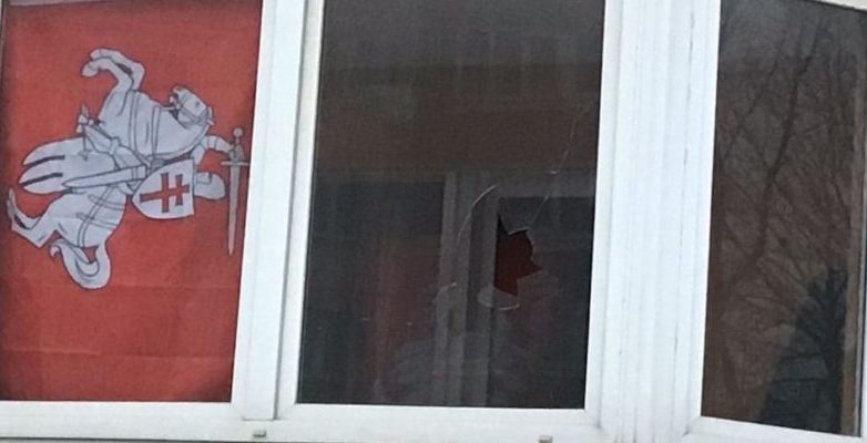 балкон с погоней