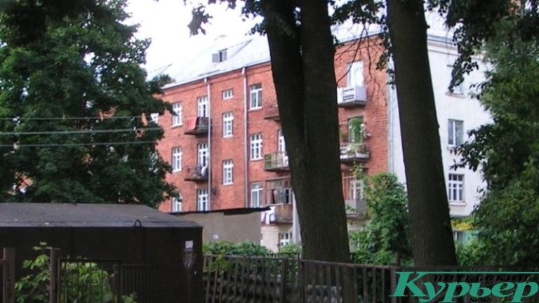 2009 год. "Красный дом". Вид сзади