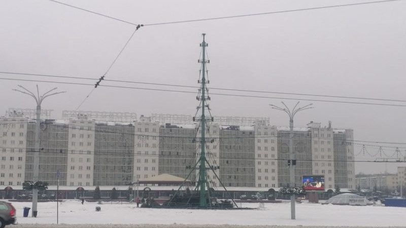 елка на площади Победы 21 января