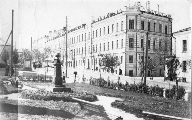 Улица Гоголевская (Ленина) в 1950-е годы