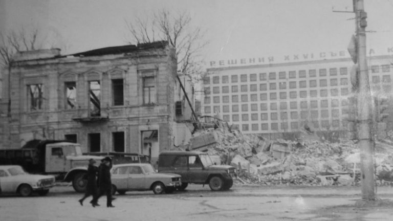 1984 год. Разрушенный "дом с аптекой"
