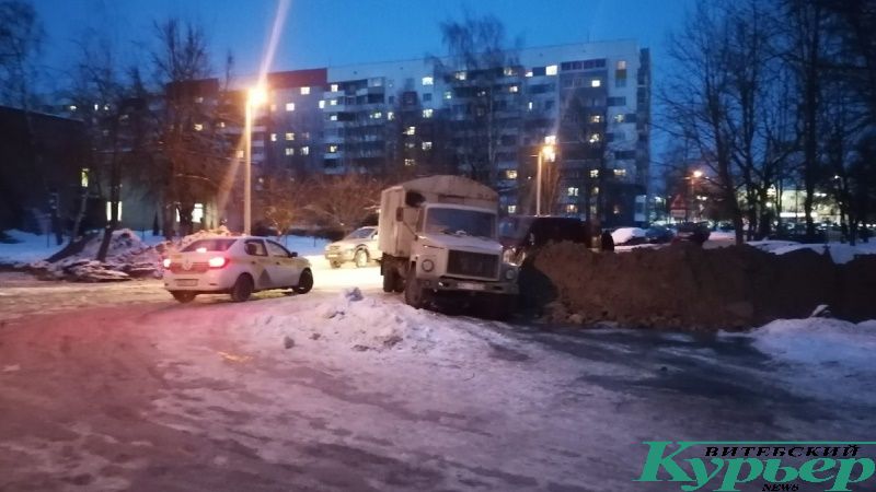 Ремонтные работы возле дома № 3 корпус 1 на Петруся Бровки