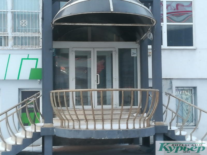 Не осталось даже вывески от "Собрания"