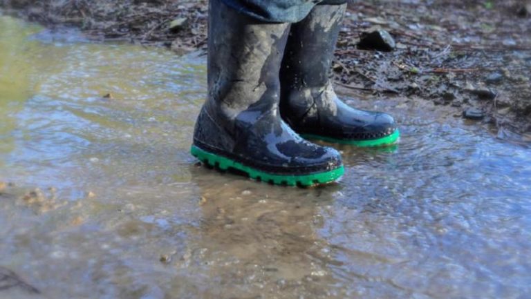 Сапоги в грязи