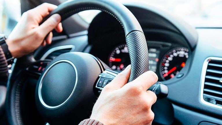 водитель за рулём