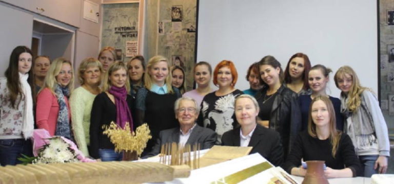 Уладзімір Папковіч са студэнтамі