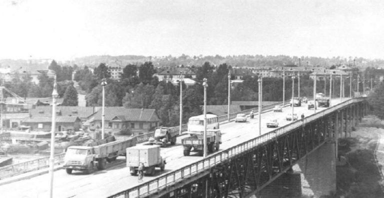 Бараки за мостом Блохина в 1980-е годы