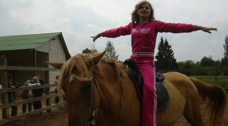 девочка на лошади