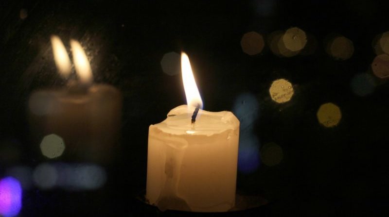 свеча на окне