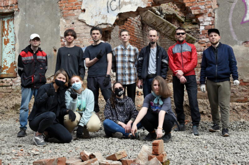 Волонтеры на уборке