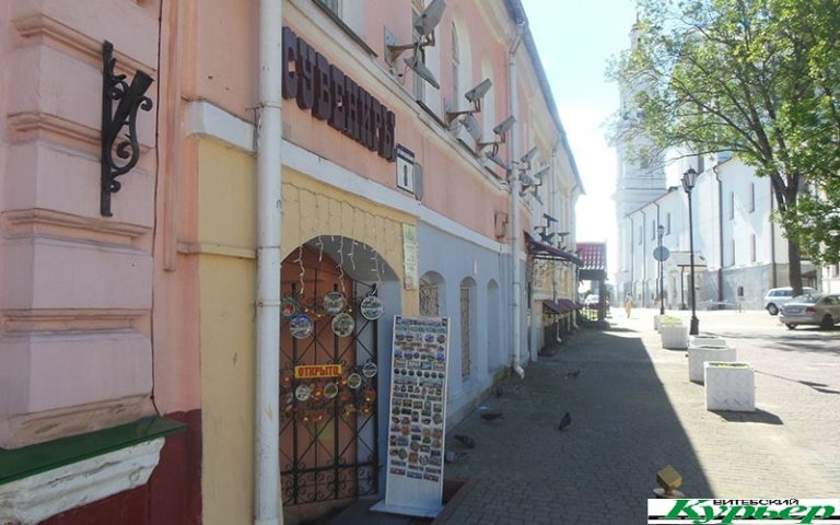 Лавка сувениров на улице Крылова, 8