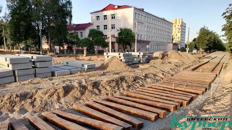 Шпалы возле школы № 3