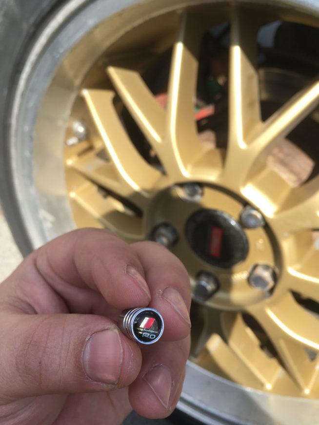 колпачки в авто