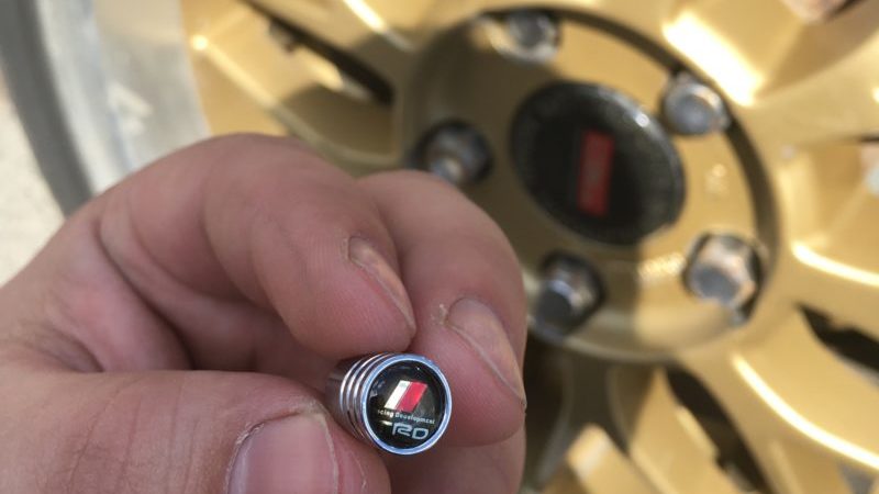 колпачки в авто