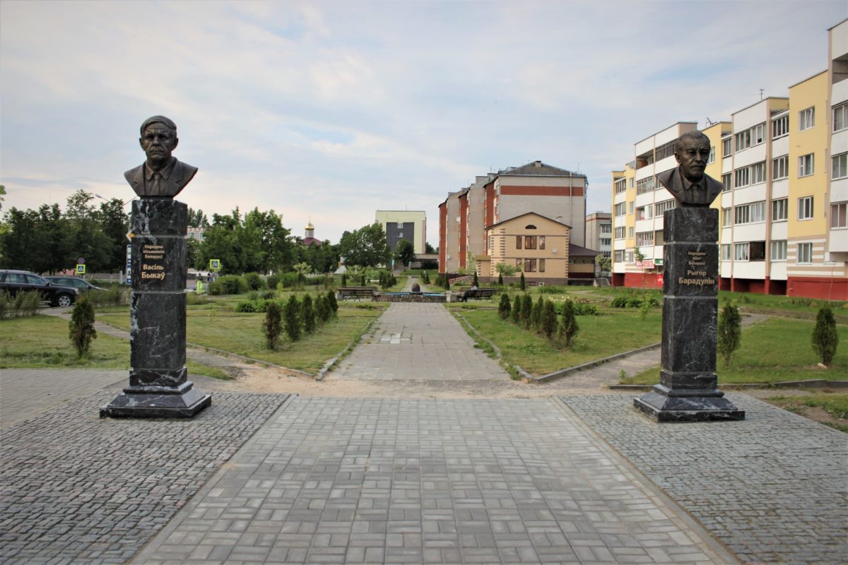 памяник быкову и бородулину