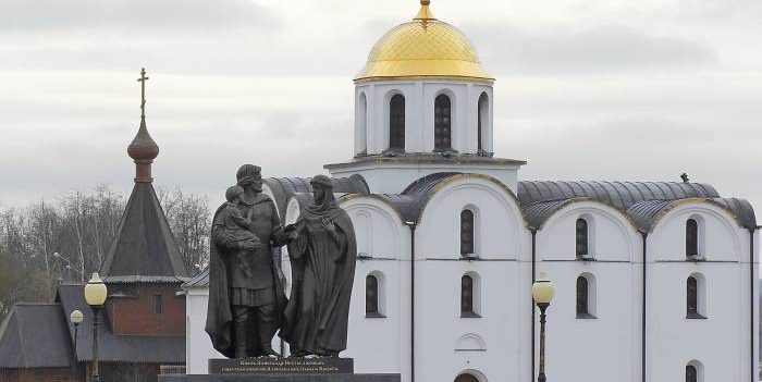 памятник Александру Невскому в Витебске