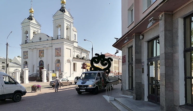 Топиар у ЗАГСа