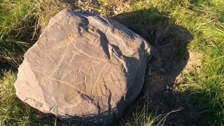 памятный камень