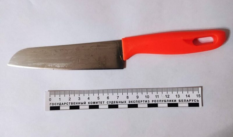 нож